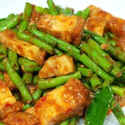 เครื่องแกงหมูกรอบ(กับ)