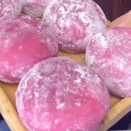 (ไม่มีสตรอว์เบอร์รี่ด้านใน) โมจิ4ลูก แป้งสีชมพู พร้อมริบบิ้นลายหัวใจ