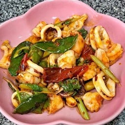 ข้าวรวมญาติต้มยำแห้ง