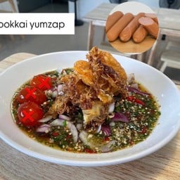 ยำดาวลูกไก่ x ไม่ใส่ไข่แดงเค็ม  ( ใส่ไส้กรอก )