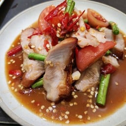 เกาเหลาคอหมูย่าง