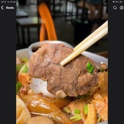 ก๋วยเตี๋ยว ลูกชิ้น-เนื้อตุ๋น