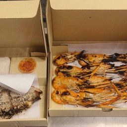 [อร่อยซ่ากับโค้ก] ปลานิล 1+ กุ้งเผา1 กิโล +  โค้ก ออริจินัล (กระป๋อง)