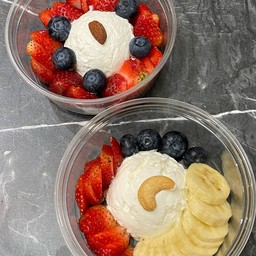 Your Gurt (กรีก โยเกิร์ต) หน้าร้านสนามกีฬากลาง