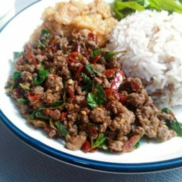 ข้าวราดกะเพราเนื้อ