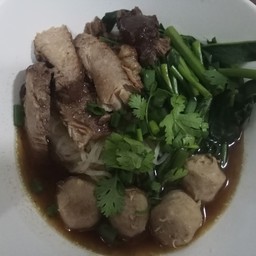 ก๋วยเตี๋ยวเนื้อตุ๋นใจฟู Slow Cooked Beef