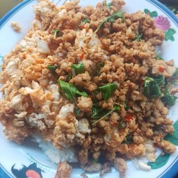 กระเพราหมูสับไข่ขยี้