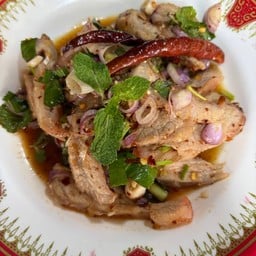 น้ำตกคอหมูย่าง