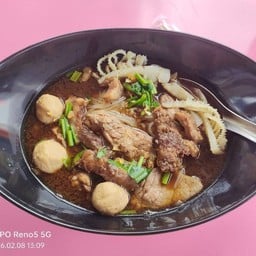 ก๋วยเตี๋ยวเนื้อเจ๊แทนอร่อยยกซด