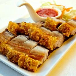 หมูกรอบน้ำจิ้มแซ่บ