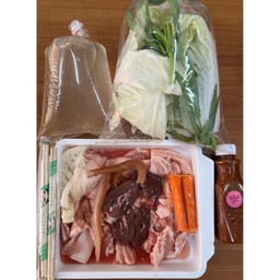 ชุดอิ่มอร่อย (เนื้อสัตว์ 500 กรัม+ผัก+น้ำจิ้ม)แถมน้ำซุปตะเกียบ