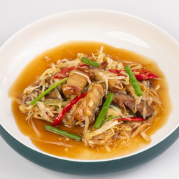 (ขจ)-กุ้ยช่ายขาวผัดหมูกรอบ White Garlic Chives with Crispy Pork.
