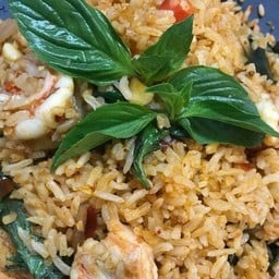 ข้าวผัด คลุกพริกสดโหระพา