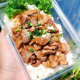 ข้าวหน้าหมูผัดซอสเทอริยากิ