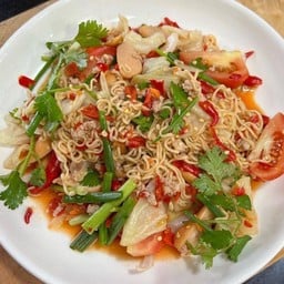 ตำยำแซ่บครัวแม่ชอบกินผัก ตลาดอมยิ้ม