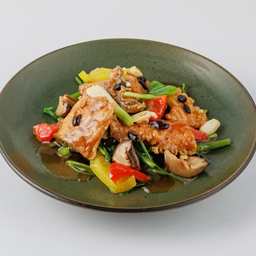 (ขจ)-เนื้อปลากะพงผัดเต้าซี่ Stirred Fried Sea Bass with Black Bean Tofu.