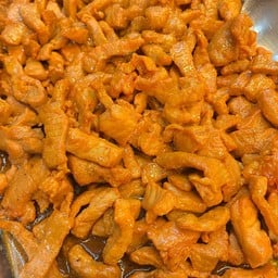 จิรา ข้าวเหนียวหมูทอดห่อกระดาษ