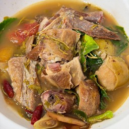 ต้มไก่บ้านย่างใบมะขามใส่มะกอก