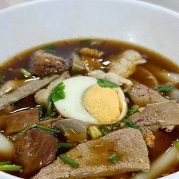 ก๋วยจั๊บน้ำข้นไม่มีหมูกรอบ
