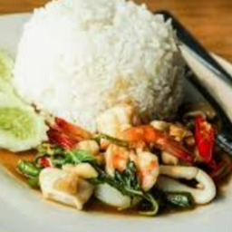 ข้าวราดกะเพราทะเล