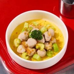 ลูกชิ้นรวมผัดพริกน้ำส้ม