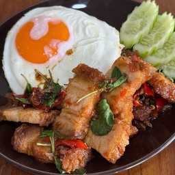 ข้าวราดกะเพราหมูกรอบ
