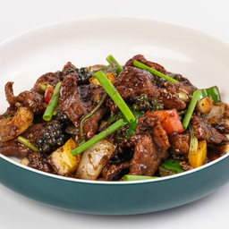 (ขจ)-เนื้อผัดพริกไทยดำ Stir-Fried Beef with Black Pepper Sauce.