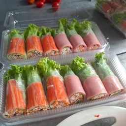 สลัดโรลโบโลน่า+ปูอัด