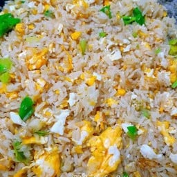 ข้าวผัดแบบจีน  เน้นไข่ ใส่ไก่