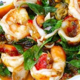 ทะเลผัดโหระพาราดข้าว