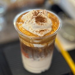 ไอน์สแปนเนอร์ (Einspanner Coffee)