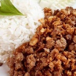 หมูสับทอดกระเทียมพริกไทยราดข้าว