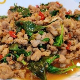 หมูสับผัดโหระพาราดข้าว