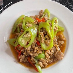 ข้าวหมูสับผัดพริกหยวก