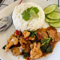 ข้าวกะเพราหมูชิ้น