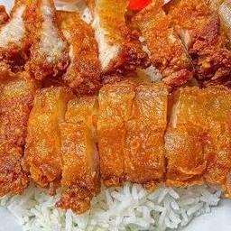 ข้าวหน้าหมูสามชั้นแช่น้ำปลาชุปแป้งทอด