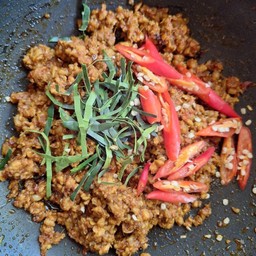 คั่วกลิ้งหมูราดข้าว