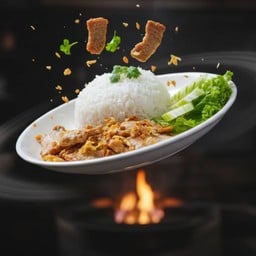 ข้าวหมูทอดกระเทียมพริกไทย