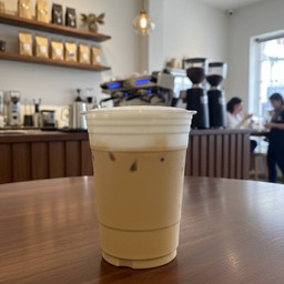 เอสเปรสโซ่เย็นกาแฟอราบิก้า 100%คั่วกลางค่อนเข้นรสชาตินุ่มละมุ่น