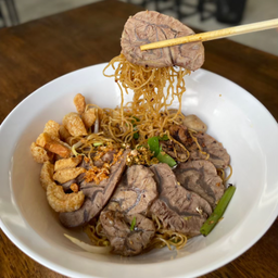 ก๋วยเตี๋ยว ลูกชิ้น-เนื้อน่องลาย
