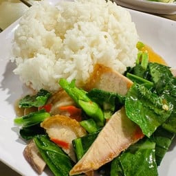 ข้าวคะน้าหมูกรอบ
