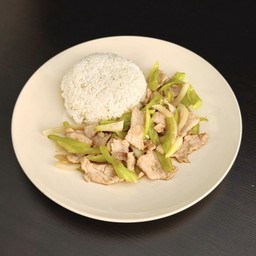 ผัดพริกหยวก (ราดข้าว)