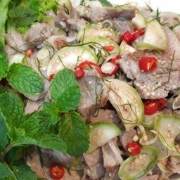 พล่าหมูมะเขืออ่อน