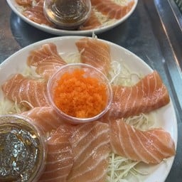ยำแซลมอลไข่กุ้ง