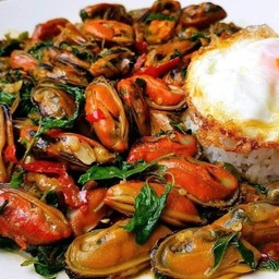 กระเพราหอยแมลงภู่