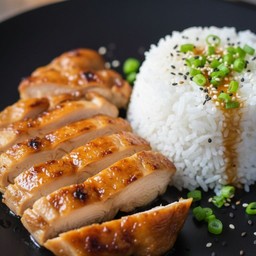 สะโพกไก่ย่าง กระเทียม ข้าวสวย