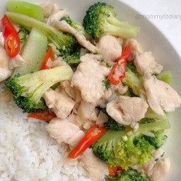 [อร่อยซ่ากับโค้ก] ข้าว+ผัดบล็อกโคลี่ไก่ +  โค้ก ออริจินัล (กระป๋อง)