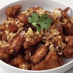 ซีีโครงหมูทอดกระเทียม