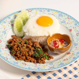ข้าวกะเพราเนื้อโคขุนสับ ไม่รวมไข่ดาวจ้า