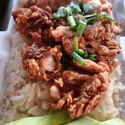 ร้านบะหมี่ข้างโลตัดสระหญ้าม้า